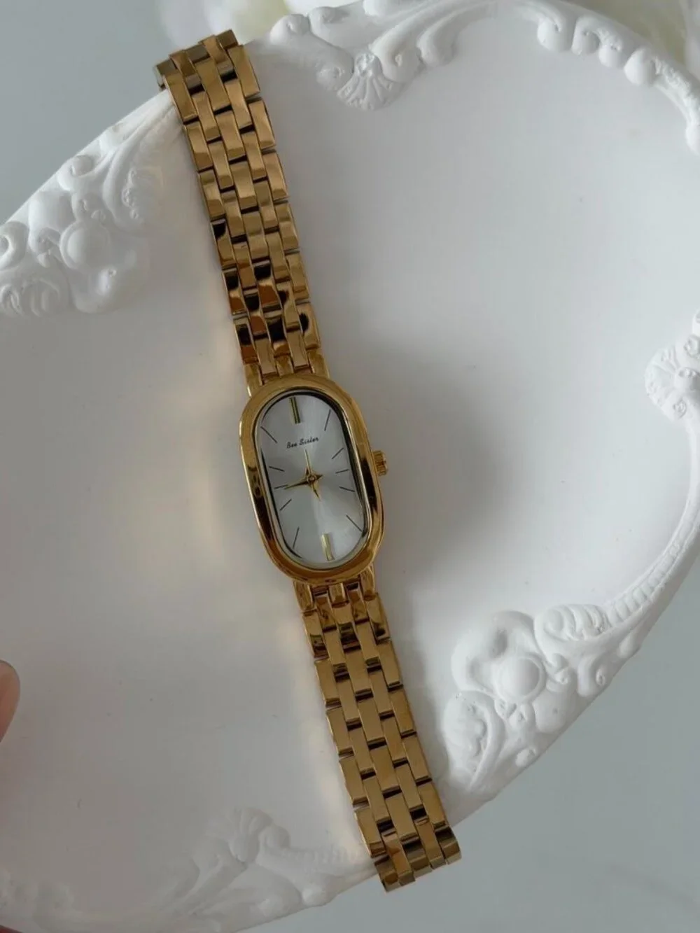 SKU0518 Retro Gold White‎ dial Women Minimalist Watch Bracelet Stainless steel
